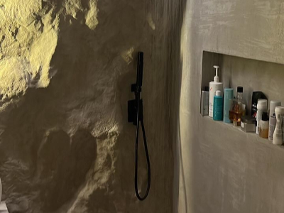 Dekor tualeti me shkembinj dekorativ Dekor tualeti me shkembinj dekorativ